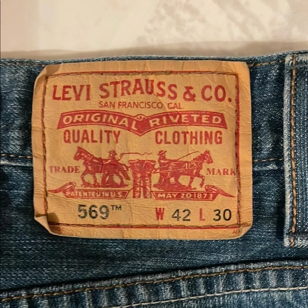 Levi's Blue Relaxed Fit Jeans with Cropped Length Size W42 L30